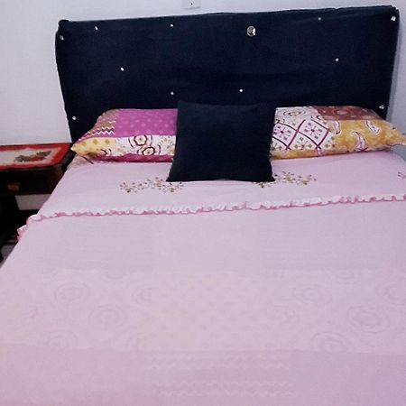 KITNET 01 em TORRES-RS - MELHOR CUSTO BENEFICIO na mais bela praia Gaúcha - cozinha - banheiro - ar condicionado - Smart TV 32' Android Apps Youtube - Netflix - Prime Vídeo e Wi-Fi - Estacionamento - Acomoda até 4 pessoas - Anfitriã Superhost no BnB Extérieur photo