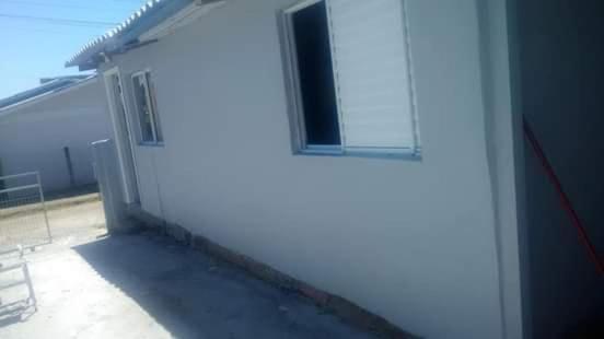 KITNET 01 em TORRES-RS - MELHOR CUSTO BENEFICIO na mais bela praia Gaúcha - cozinha - banheiro - ar condicionado - Smart TV 32' Android Apps Youtube - Netflix - Prime Vídeo e Wi-Fi - Estacionamento - Acomoda até 4 pessoas - Anfitriã Superhost no BnB Extérieur photo