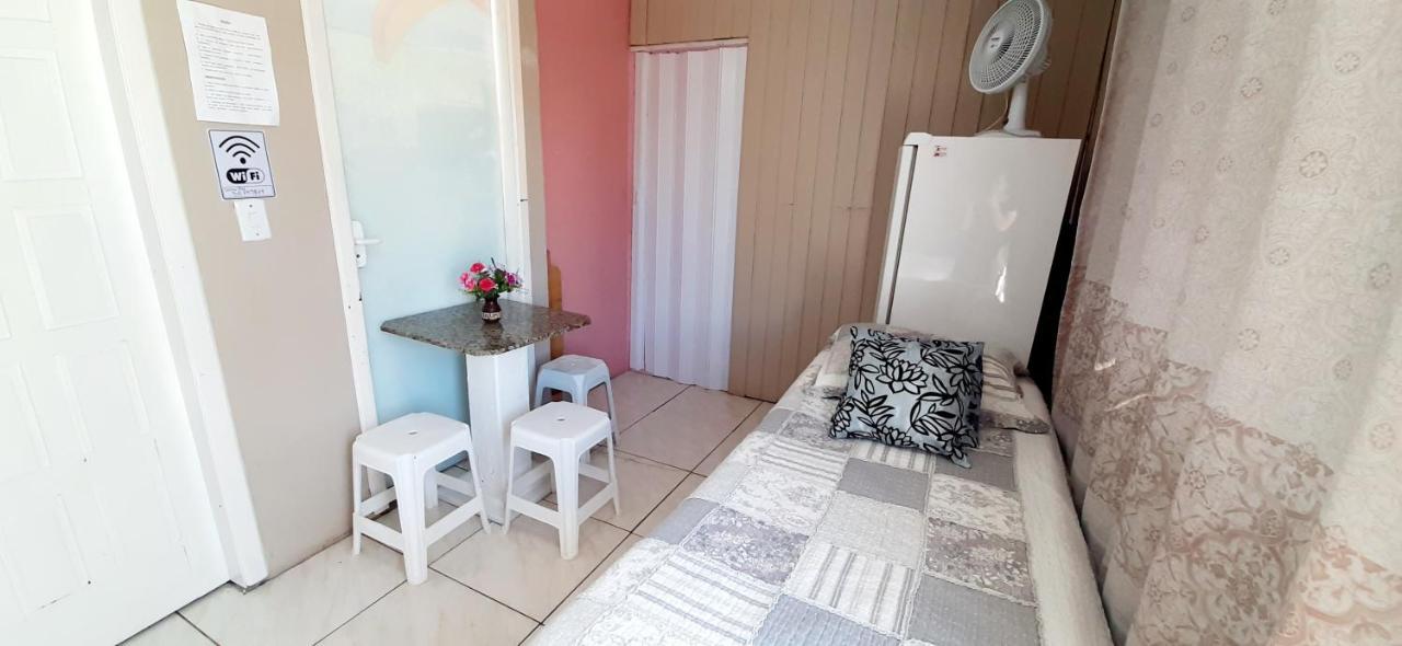 KITNET 01 em TORRES-RS - MELHOR CUSTO BENEFICIO na mais bela praia Gaúcha - cozinha - banheiro - ar condicionado - Smart TV 32' Android Apps Youtube - Netflix - Prime Vídeo e Wi-Fi - Estacionamento - Acomoda até 4 pessoas - Anfitriã Superhost no BnB Extérieur photo