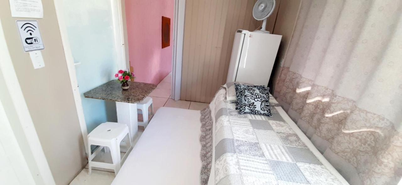 KITNET 01 em TORRES-RS - MELHOR CUSTO BENEFICIO na mais bela praia Gaúcha - cozinha - banheiro - ar condicionado - Smart TV 32' Android Apps Youtube - Netflix - Prime Vídeo e Wi-Fi - Estacionamento - Acomoda até 4 pessoas - Anfitriã Superhost no BnB Extérieur photo