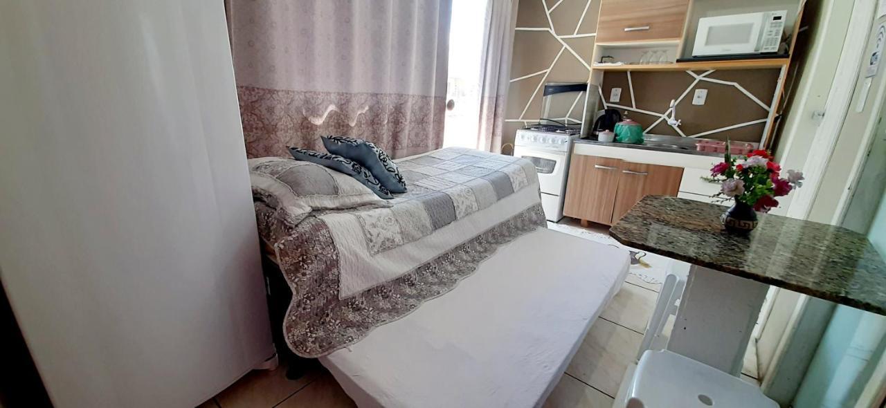 KITNET 01 em TORRES-RS - MELHOR CUSTO BENEFICIO na mais bela praia Gaúcha - cozinha - banheiro - ar condicionado - Smart TV 32' Android Apps Youtube - Netflix - Prime Vídeo e Wi-Fi - Estacionamento - Acomoda até 4 pessoas - Anfitriã Superhost no BnB Extérieur photo