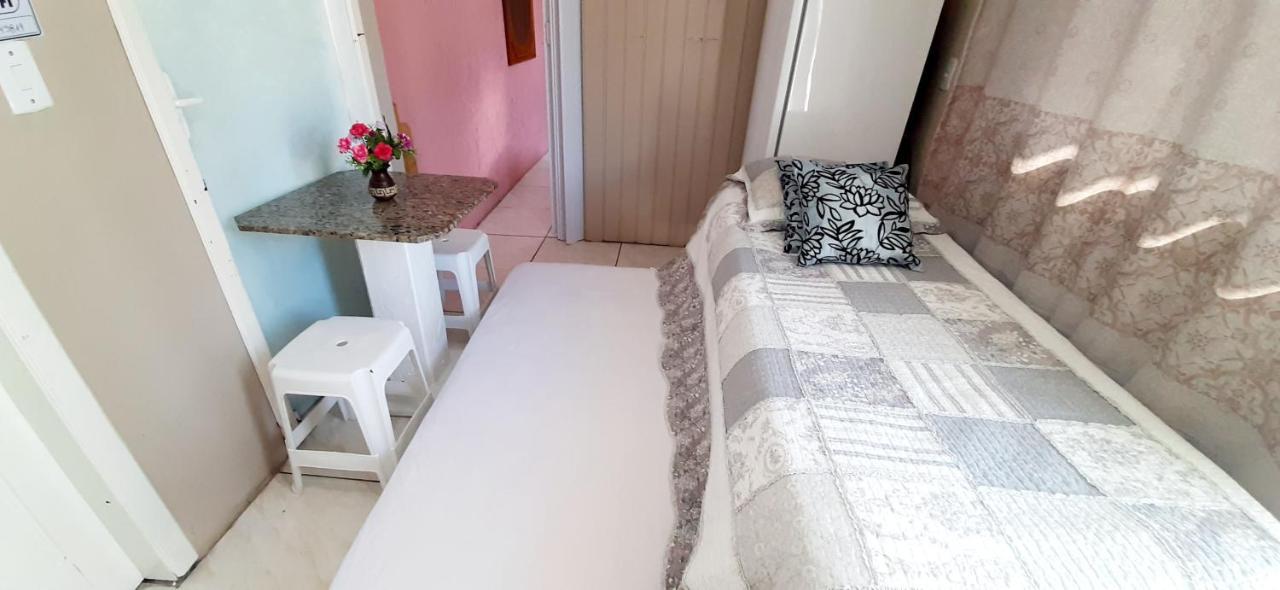 KITNET 01 em TORRES-RS - MELHOR CUSTO BENEFICIO na mais bela praia Gaúcha - cozinha - banheiro - ar condicionado - Smart TV 32' Android Apps Youtube - Netflix - Prime Vídeo e Wi-Fi - Estacionamento - Acomoda até 4 pessoas - Anfitriã Superhost no BnB Extérieur photo