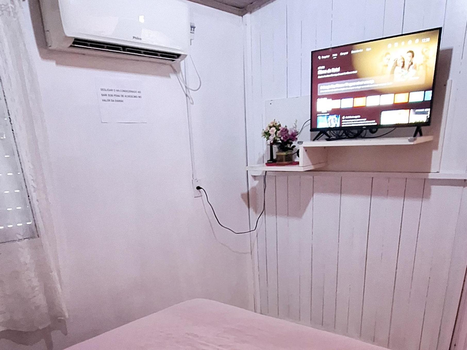 KITNET 01 em TORRES-RS - MELHOR CUSTO BENEFICIO na mais bela praia Gaúcha - cozinha - banheiro - ar condicionado - Smart TV 32' Android Apps Youtube - Netflix - Prime Vídeo e Wi-Fi - Estacionamento - Acomoda até 4 pessoas - Anfitriã Superhost no BnB Extérieur photo