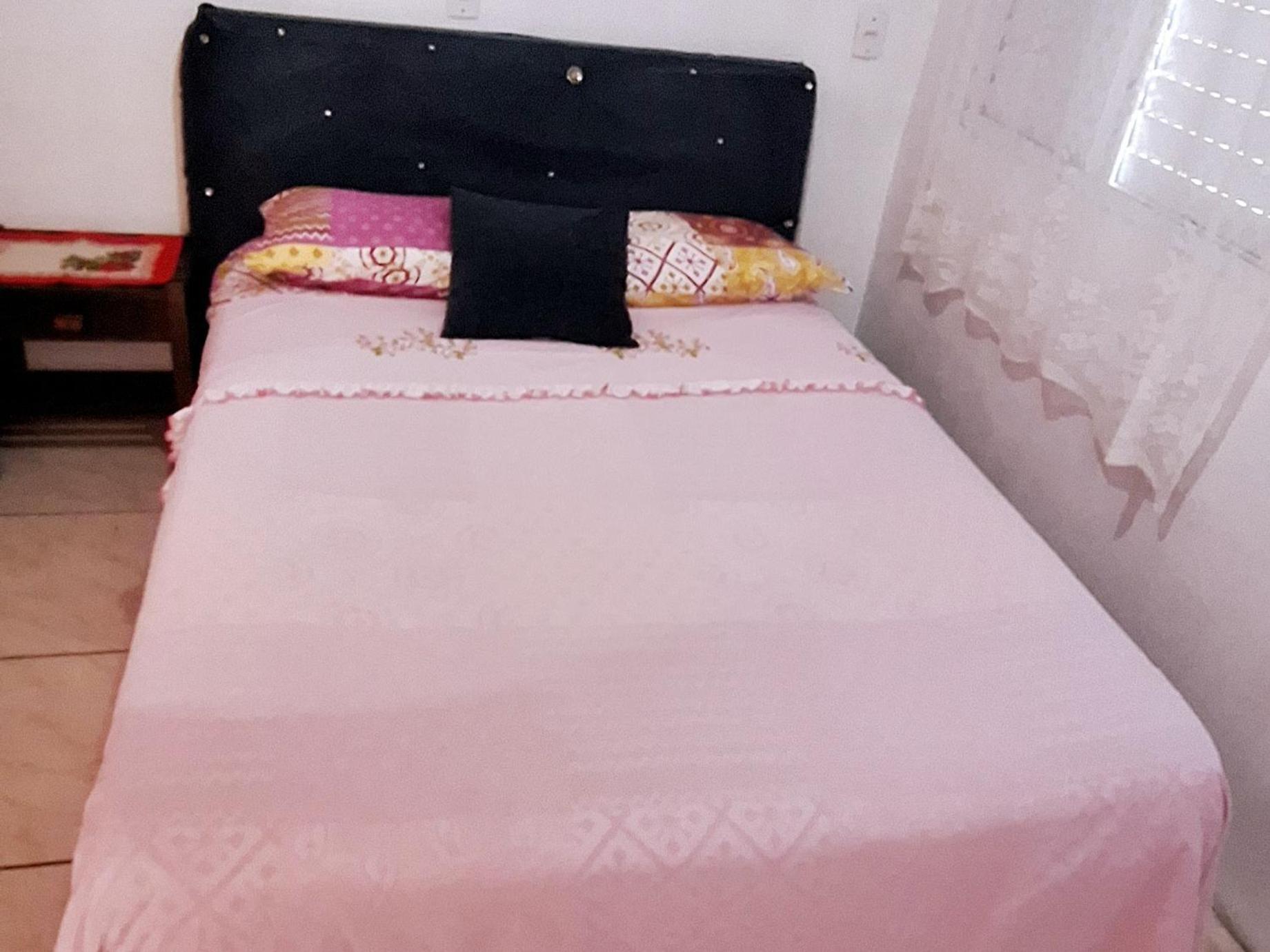 KITNET 01 em TORRES-RS - MELHOR CUSTO BENEFICIO na mais bela praia Gaúcha - cozinha - banheiro - ar condicionado - Smart TV 32' Android Apps Youtube - Netflix - Prime Vídeo e Wi-Fi - Estacionamento - Acomoda até 4 pessoas - Anfitriã Superhost no BnB Extérieur photo